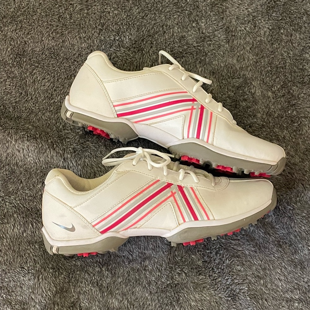 NIKE women’s golf shoes 8